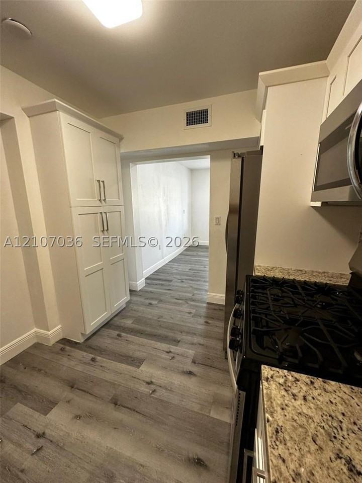 710 E 13th St #A - Photo 6 of 24