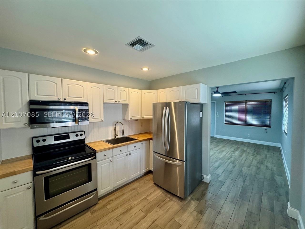 2641 Sw 13th Ave #1 - Photo 4 of 12