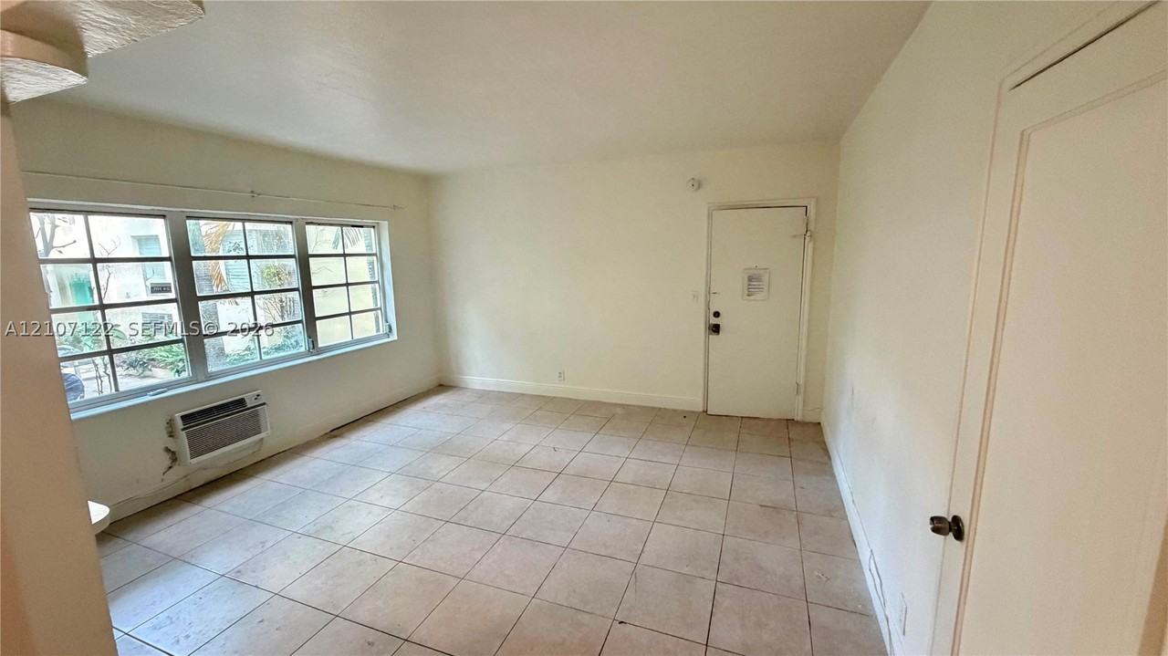 1021 Euclid Ave #3 - Photo 7 of 8
