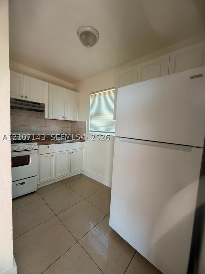 1281 Nw 60th St #6 - Photo 5 of 15