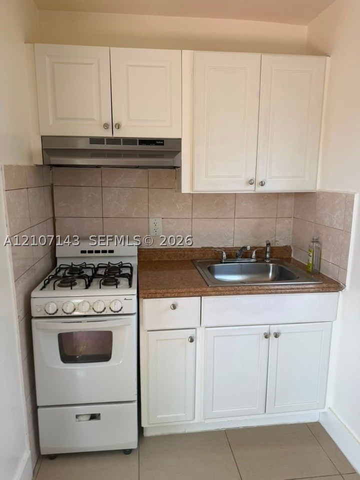 1281 Nw 60th St #6 - Photo 6 of 15