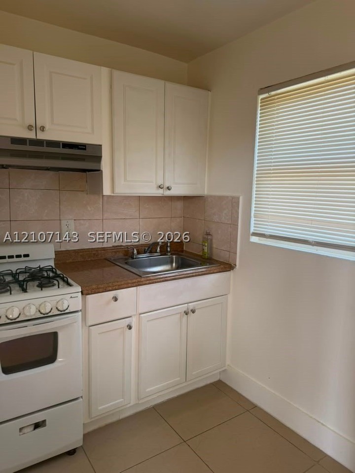 1281 Nw 60th St #6 - Photo 7 of 15
