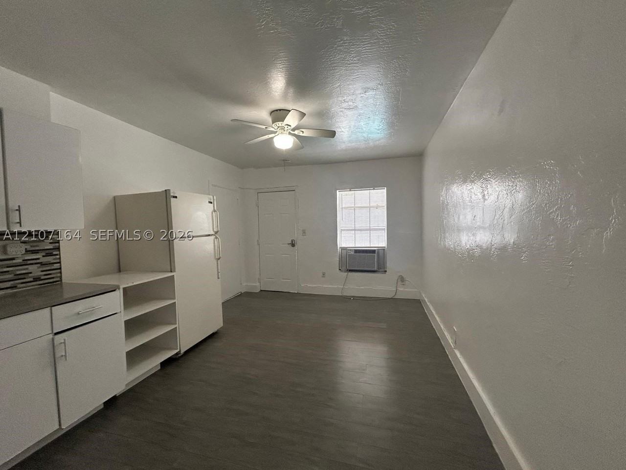 1843 Dewey St #106 - Photo 4 of 9