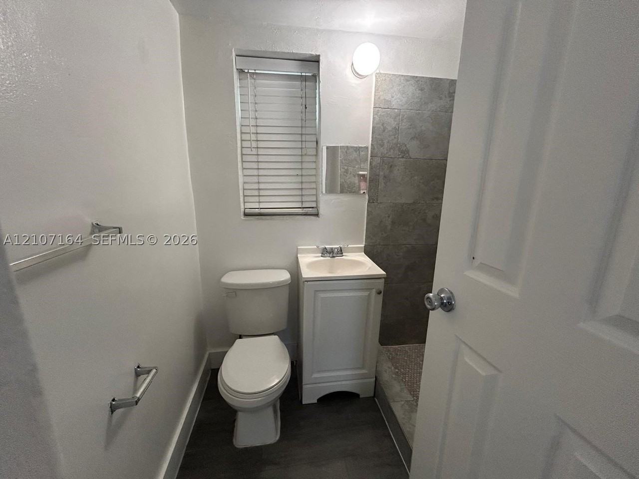 1843 Dewey St #106 - Photo 5 of 9