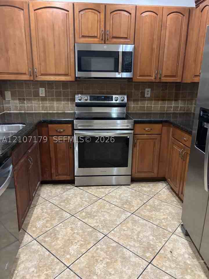 21221 Nw 14th Pl #4-23 - Photo 3 of 15
