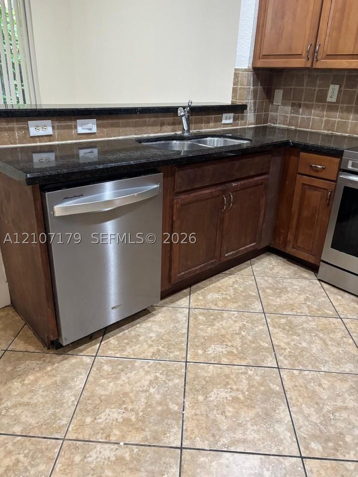 21221 Nw 14th Pl #4-23 - Photo 4 of 15