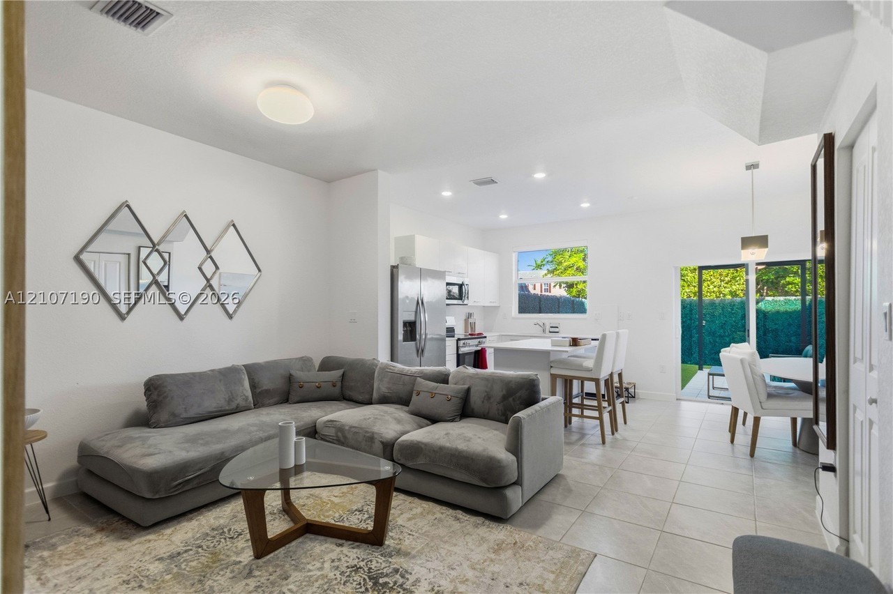 12053 Nw 24th Pl - Photo 5 of 50