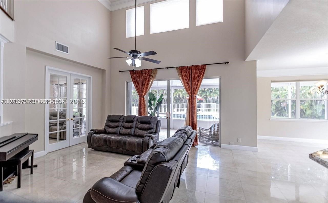 5280 Nw 95th Ave - Photo 6 of 30