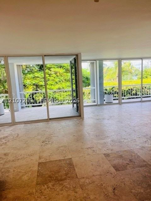 241 Harbor Dr - Photo 5 of 41