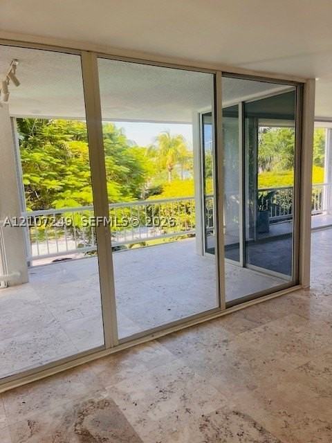 241 Harbor Dr - Photo 6 of 41