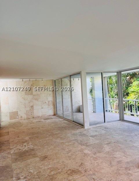 241 Harbor Dr - Photo 7 of 41