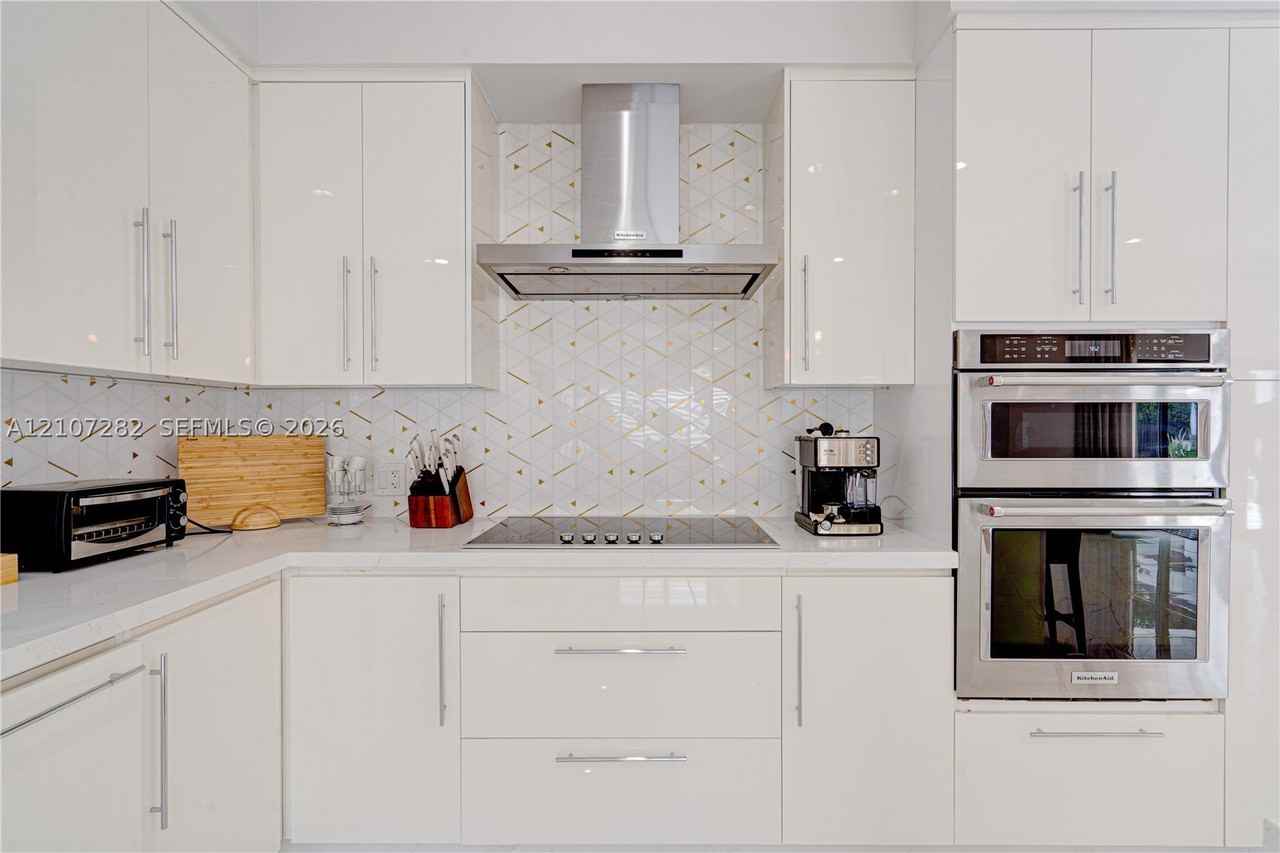 2521 Sw 105th Ave #2521 - Photo 3 of 50