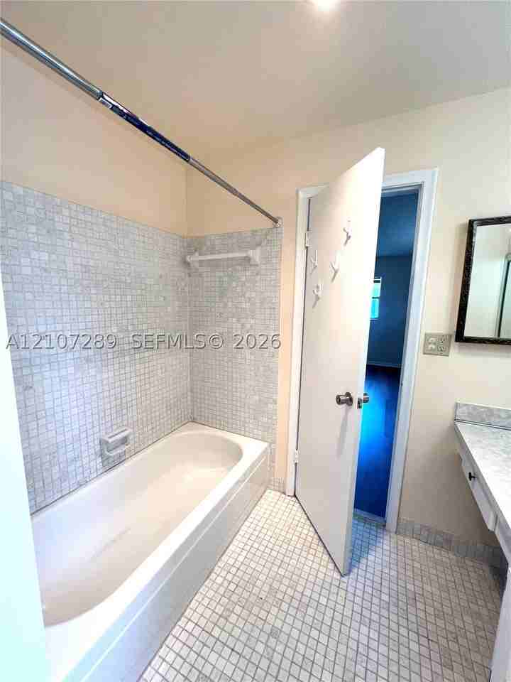 403 Sw Natura Ave #F - Photo 5 of 17