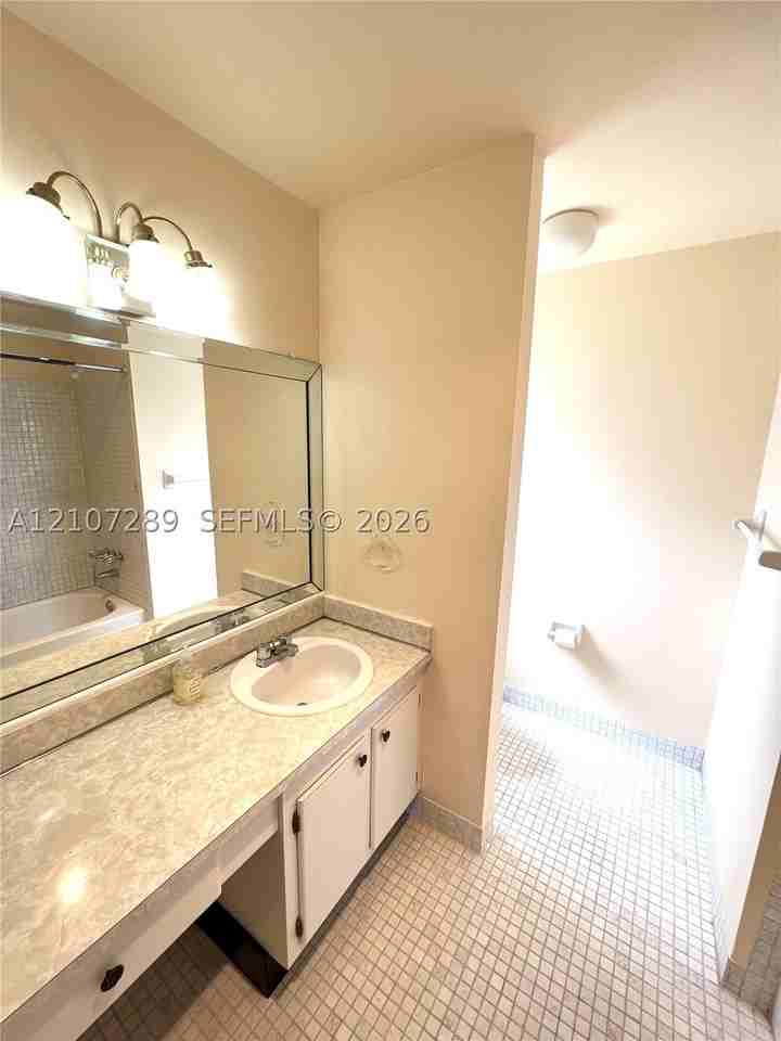 403 Sw Natura Ave #F - Photo 6 of 17