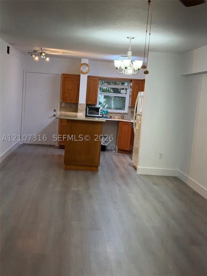 1630 W 46th St #203B - Photo 6 of 11