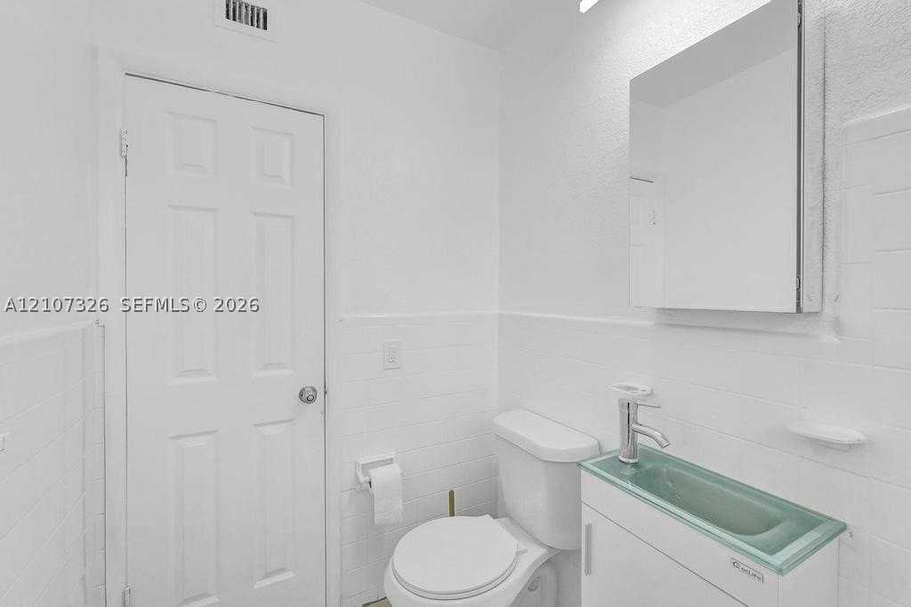 1801 Ne 154th St #0 - Photo 5 of 22