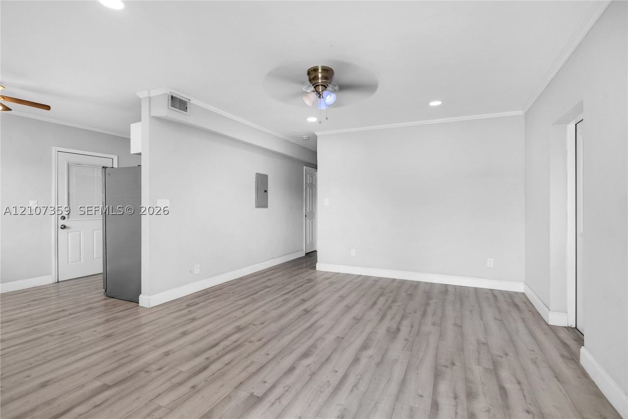4500 Ne 18th Ave - Photo 4 of 19