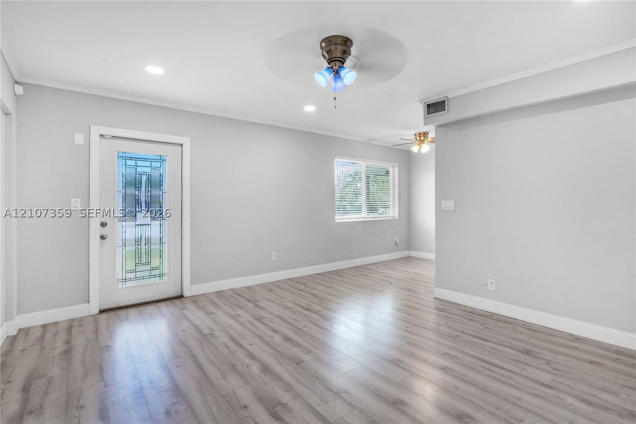 4500 Ne 18th Ave - Photo 5 of 19
