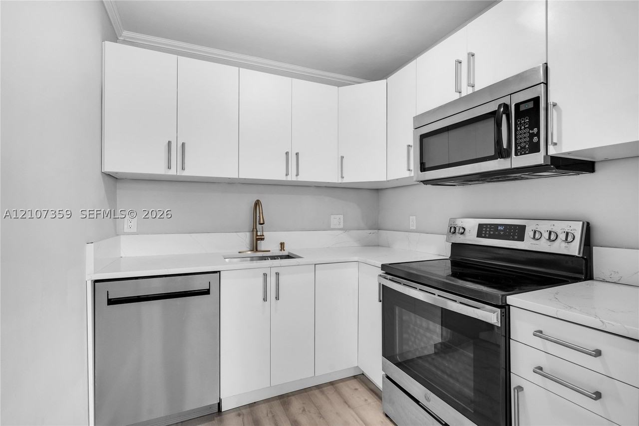 4500 Ne 18th Ave - Photo 6 of 19