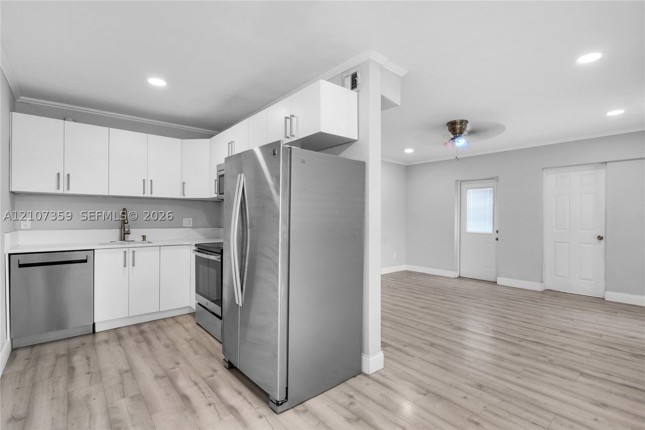 4500 Ne 18th Ave - Photo 7 of 19