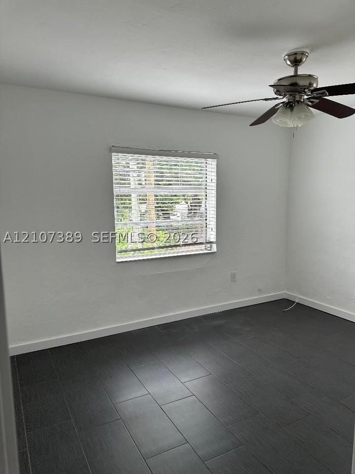 154 Sw 18th Ct #2 - Photo 2 of 16