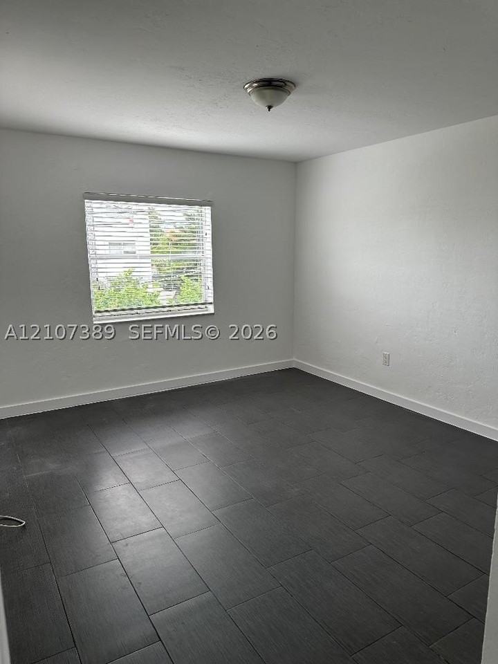 154 Sw 18th Ct #2 - Photo 6 of 16