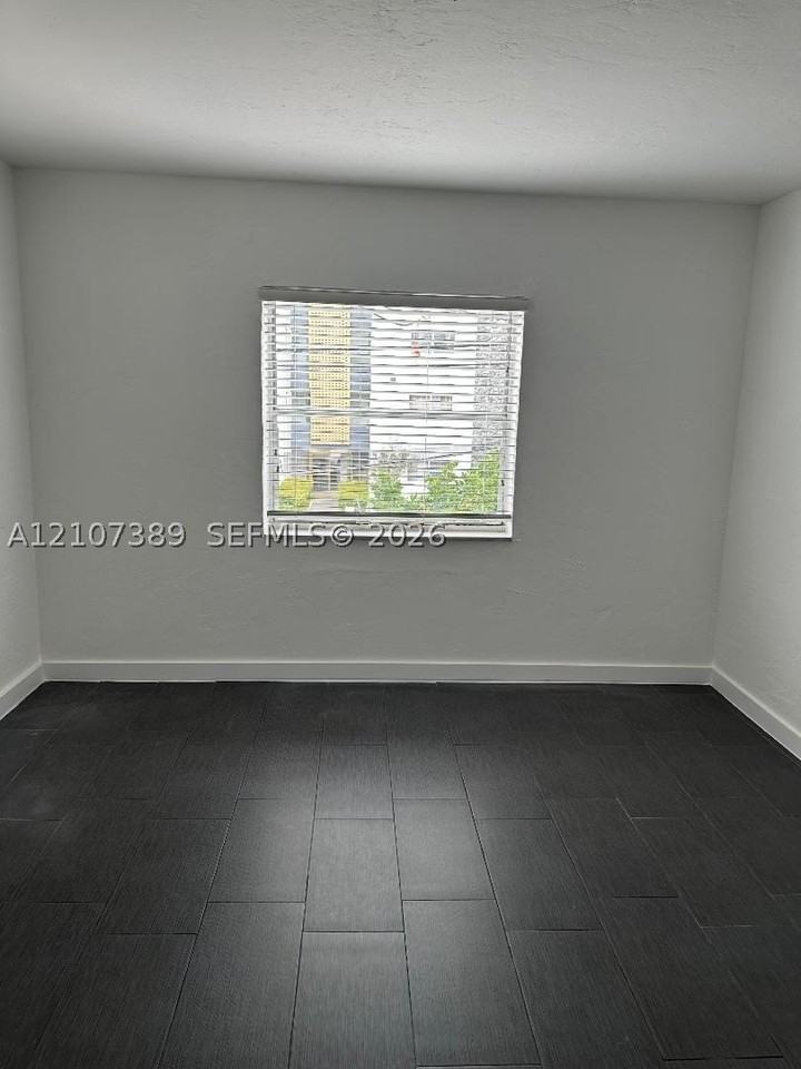 154 Sw 18th Ct #2 - Photo 7 of 16