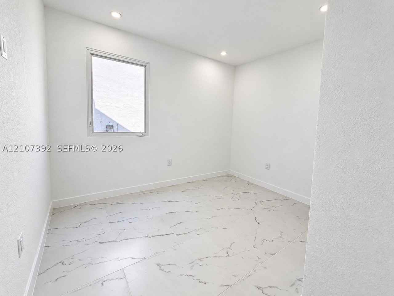 829 Sw 3rd St #A - Photo 4 of 9
