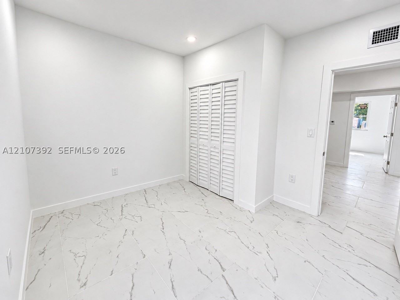 829 Sw 3rd St #A - Photo 5 of 9