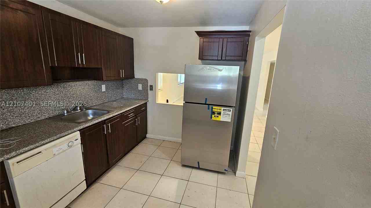 1524 Sw 5th Pl #C - Photo 5 of 13
