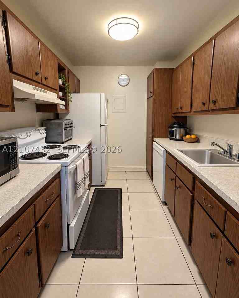 10740 N Kendall Dr #L9 - Photo 5 of 22