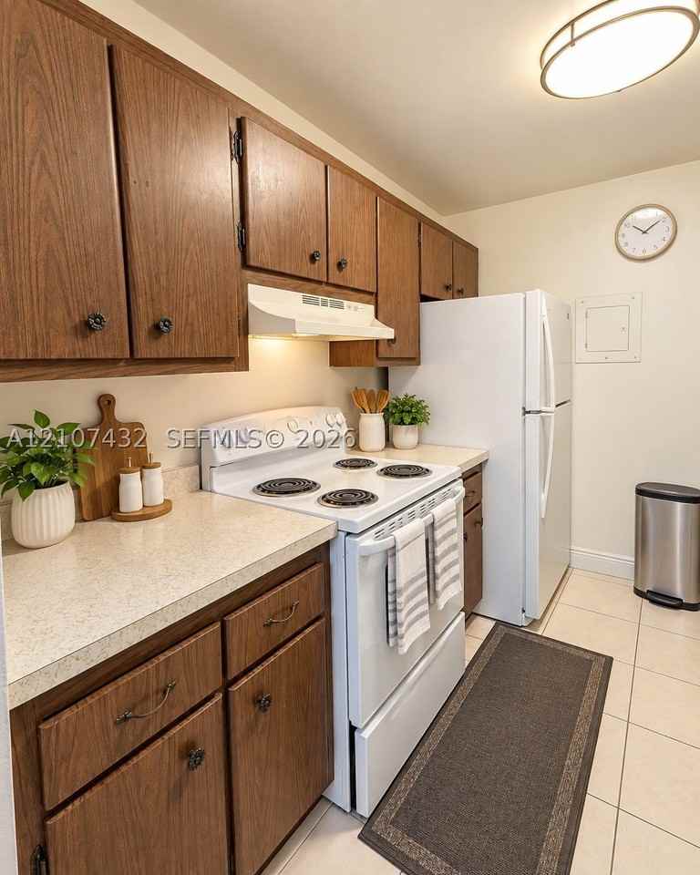 10740 N Kendall Dr #L9 - Photo 6 of 22
