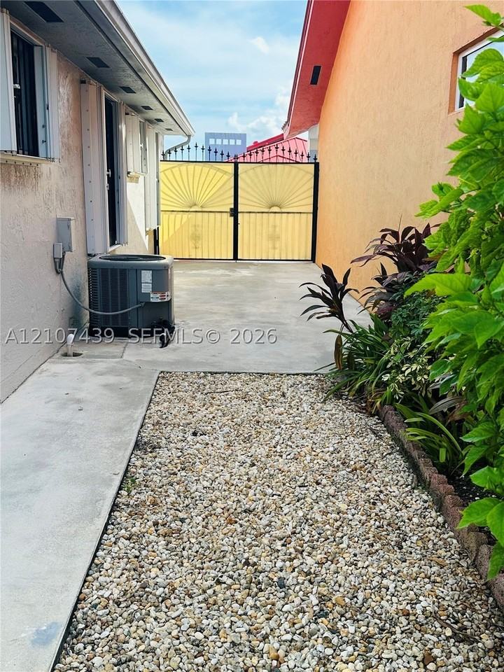 2549 W 73rd Pl - Photo 4 of 11