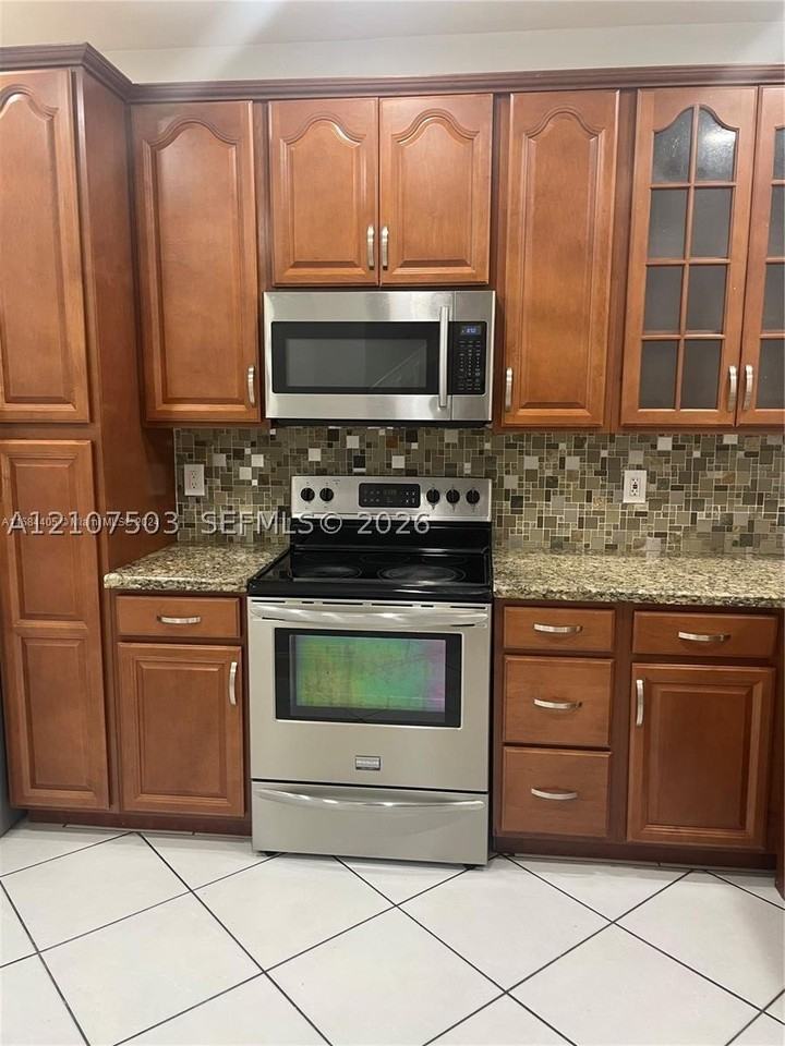 322 Sw 120th Ave - Photo 3 of 19