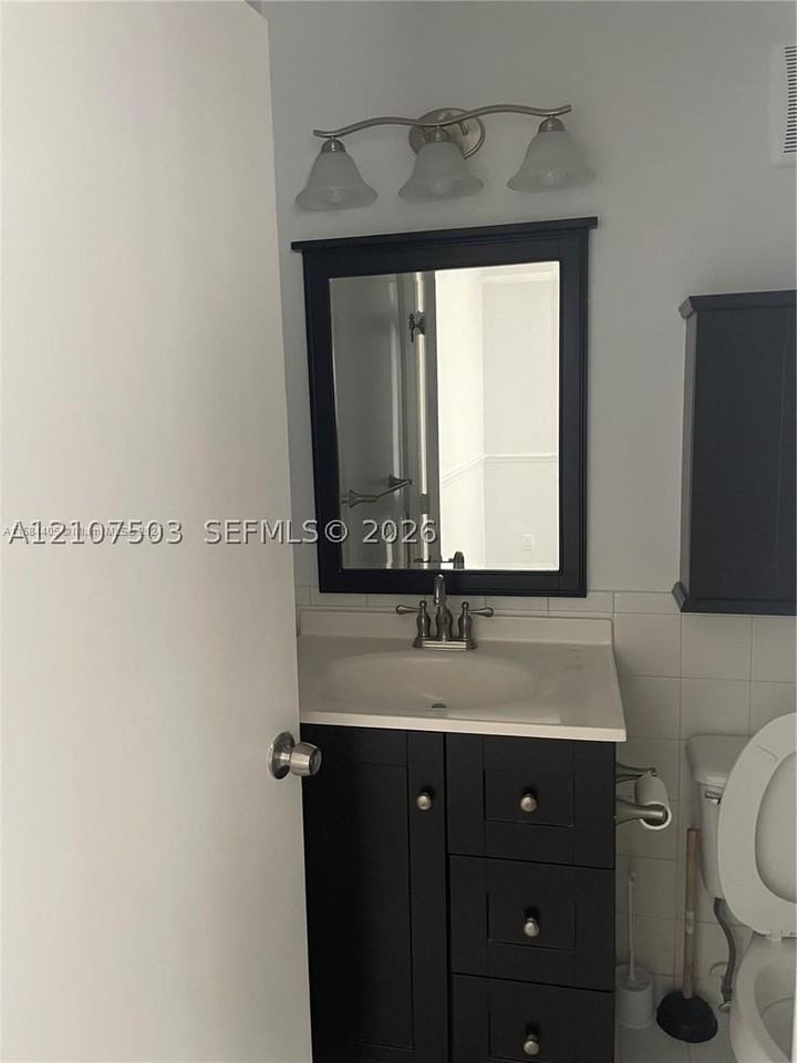 322 Sw 120th Ave - Photo 7 of 19