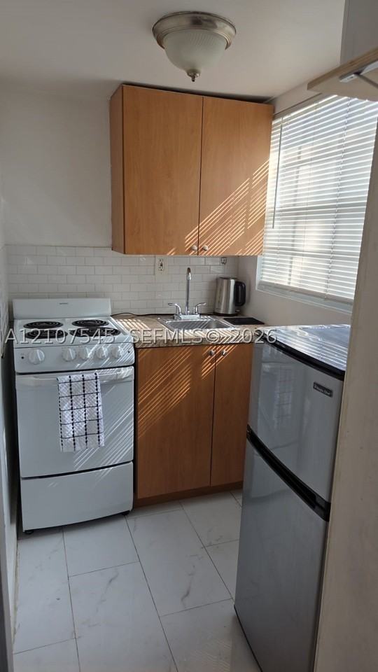 6431 Hayes St #3 - Photo 5 of 10