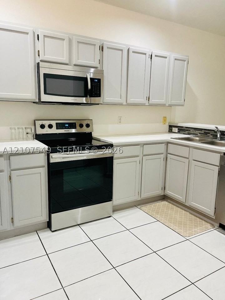 8995 Nw 148th St #8995 - Photo 5 of 27