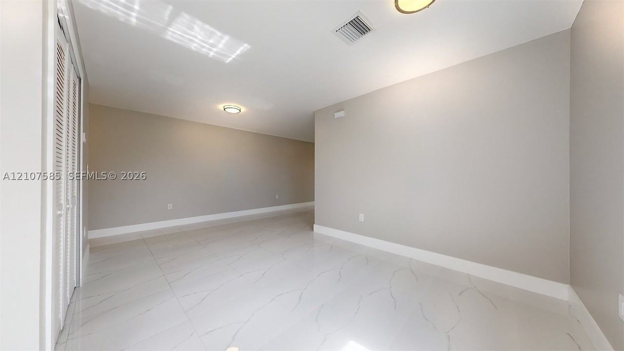 360 E 11th St #360 - Photo 7 of 32