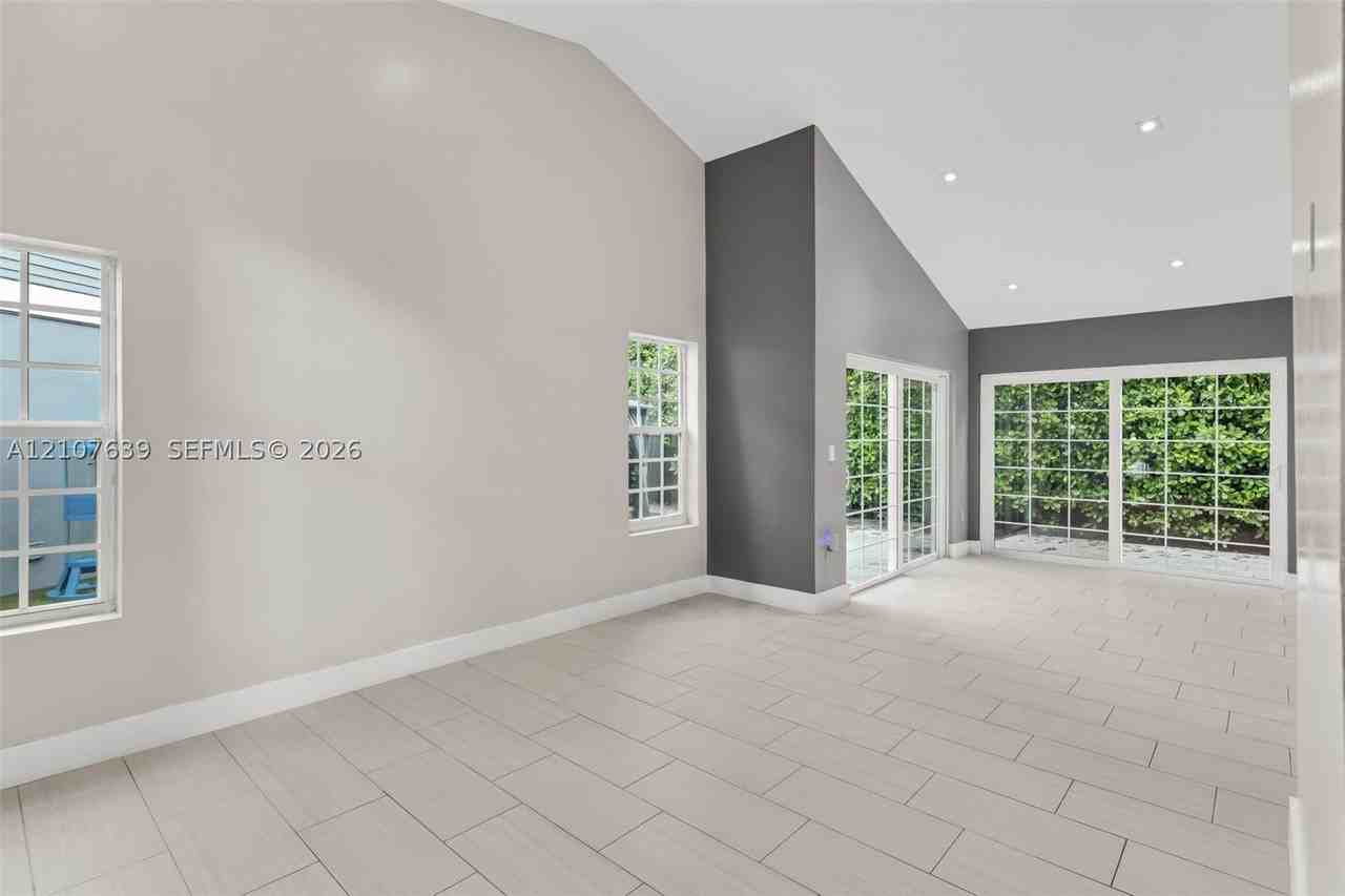 11735 Sw 114th Ter #11735 - Photo 4 of 35