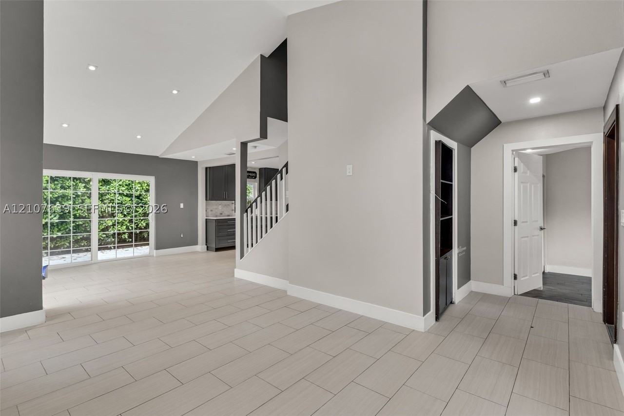 11735 Sw 114th Ter #11735 - Photo 5 of 35