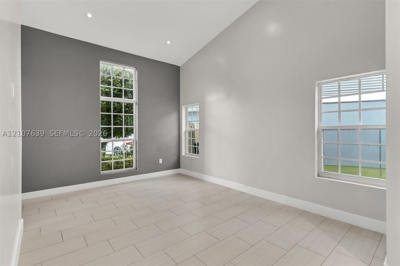 11735 Sw 114th Ter #11735 - Photo 7 of 35