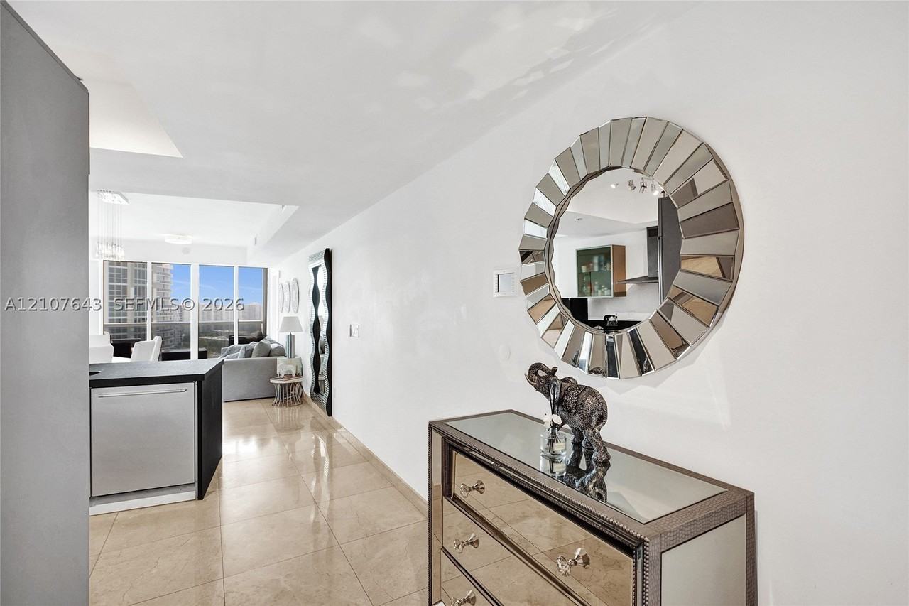 18201 Collins Ave #2007 - Photo 3 of 48
