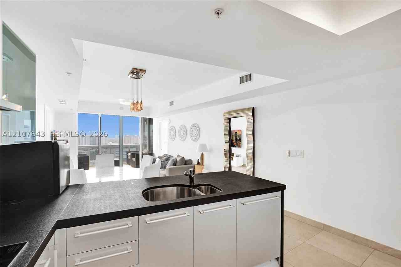 18201 Collins Ave #2007 - Photo 5 of 48