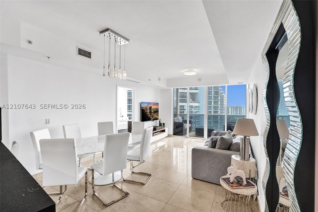 18201 Collins Ave #2007 - Photo 6 of 48