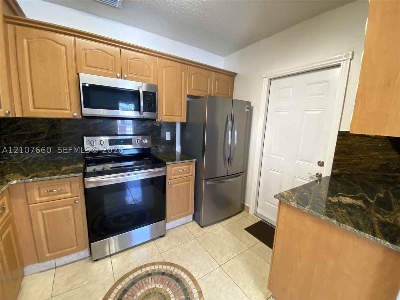 958 W 39th Pl - Photo 3 of 18