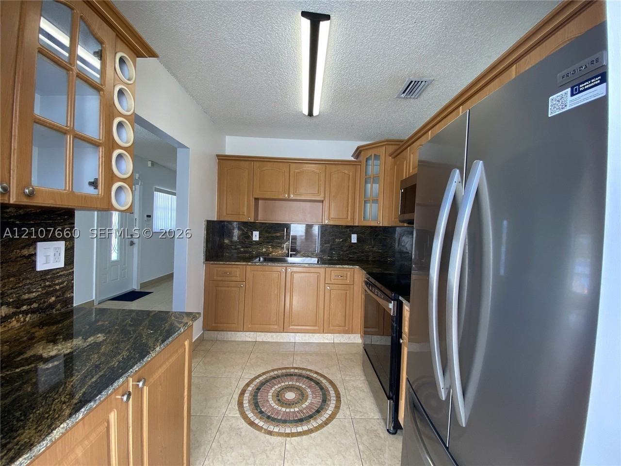 958 W 39th Pl - Photo 4 of 18
