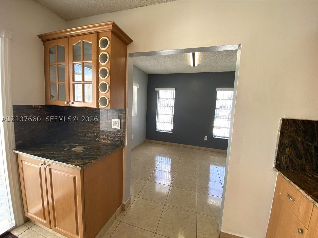958 W 39th Pl - Photo 5 of 18