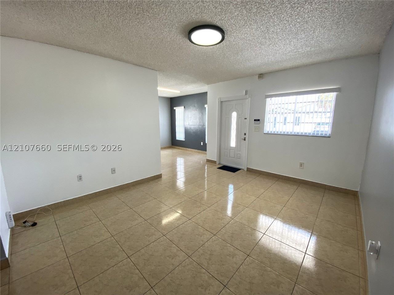 958 W 39th Pl - Photo 7 of 18