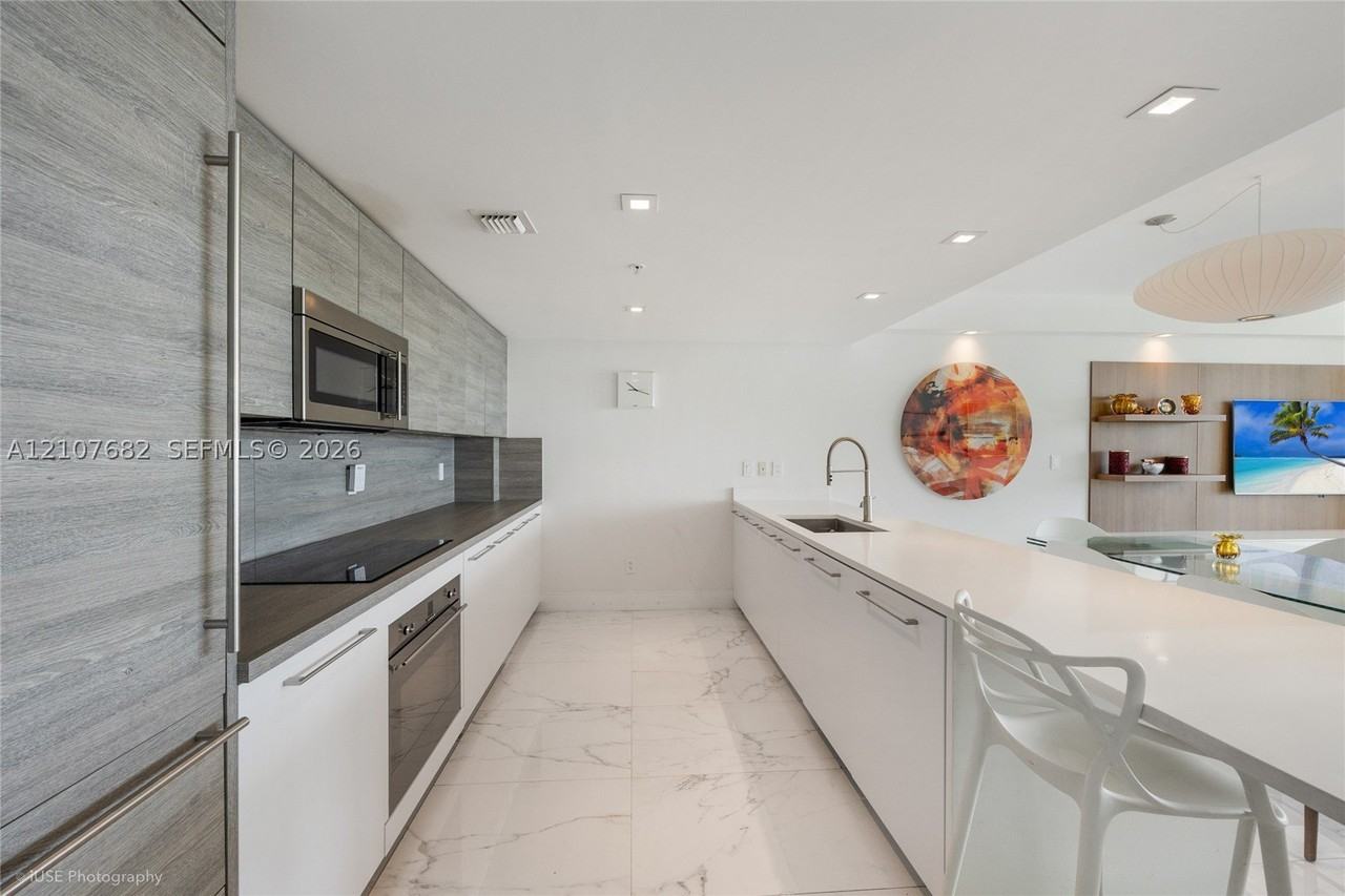 400 Sunny Isles Blvd #704 - Photo 3 of 18