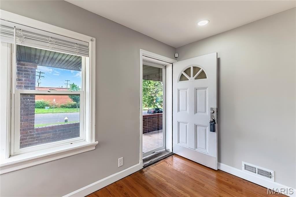 5054 Fyler Ave - Photo 6 of 30